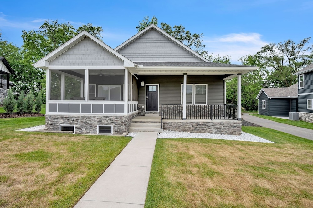 Pet-friendly Getaway With Golf & Private Patio Retreat 4 Bedroom Home