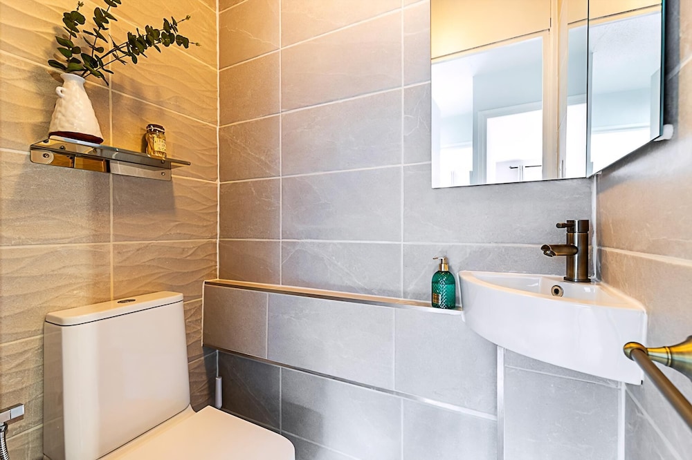 Quiet and Cosy 2-bed in Wimbledon