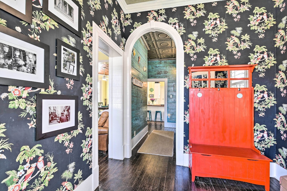 Historic Galveston Hideaway, Walk to the Beach!
