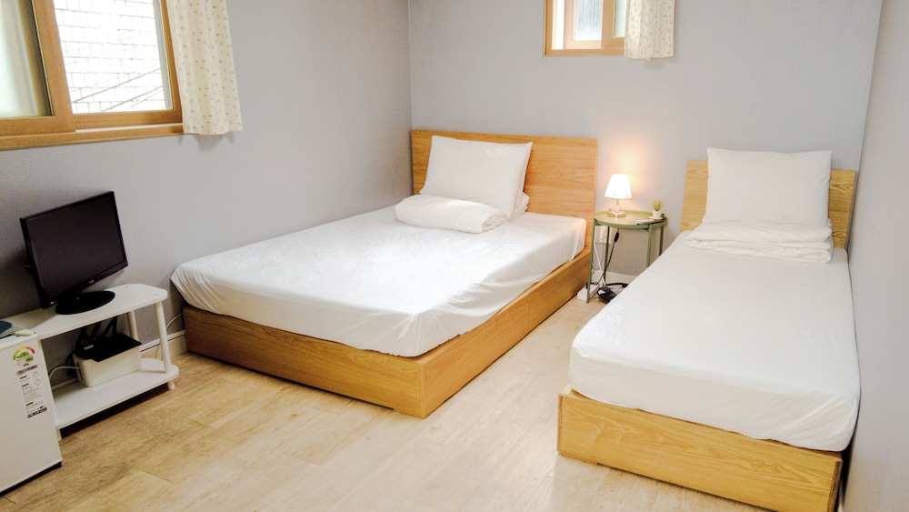 Starria Hostel foreign guest only 67