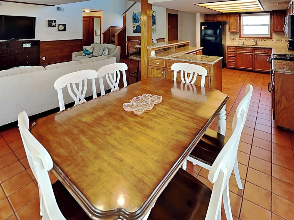 The Hidden Porpoise by Silver Sands Vacation Rentals