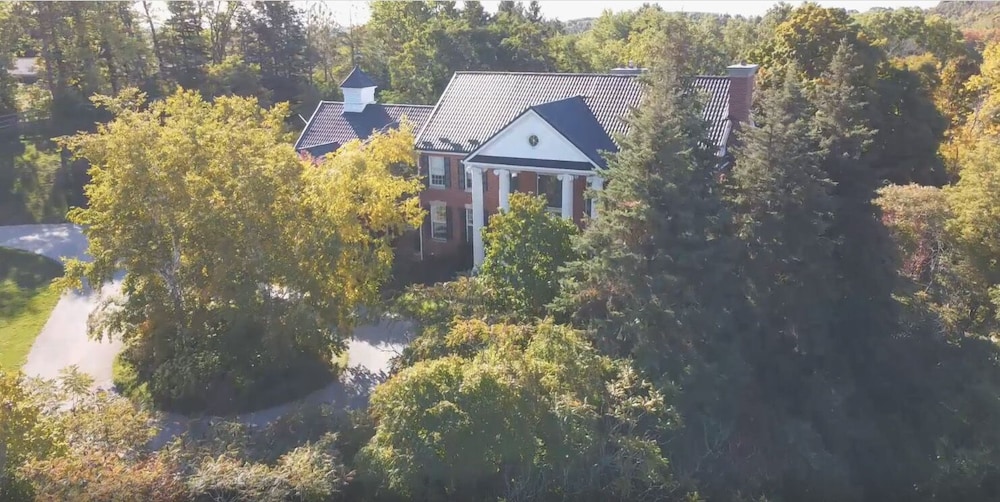Caledon Manor and Country Inn