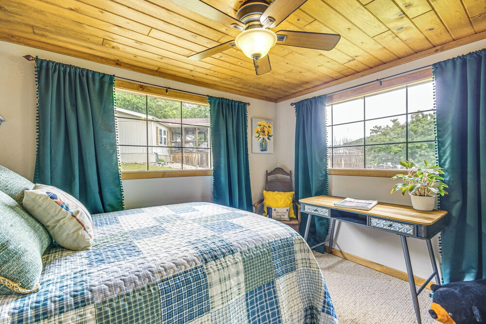 Hike, Swim & Fish: Lakefront Cabin in Roach!
