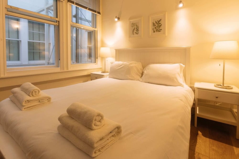Gorgeous & Centrally Located 2BD Flat, Manchester! view 3