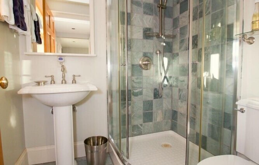 24 East Main Street B&B