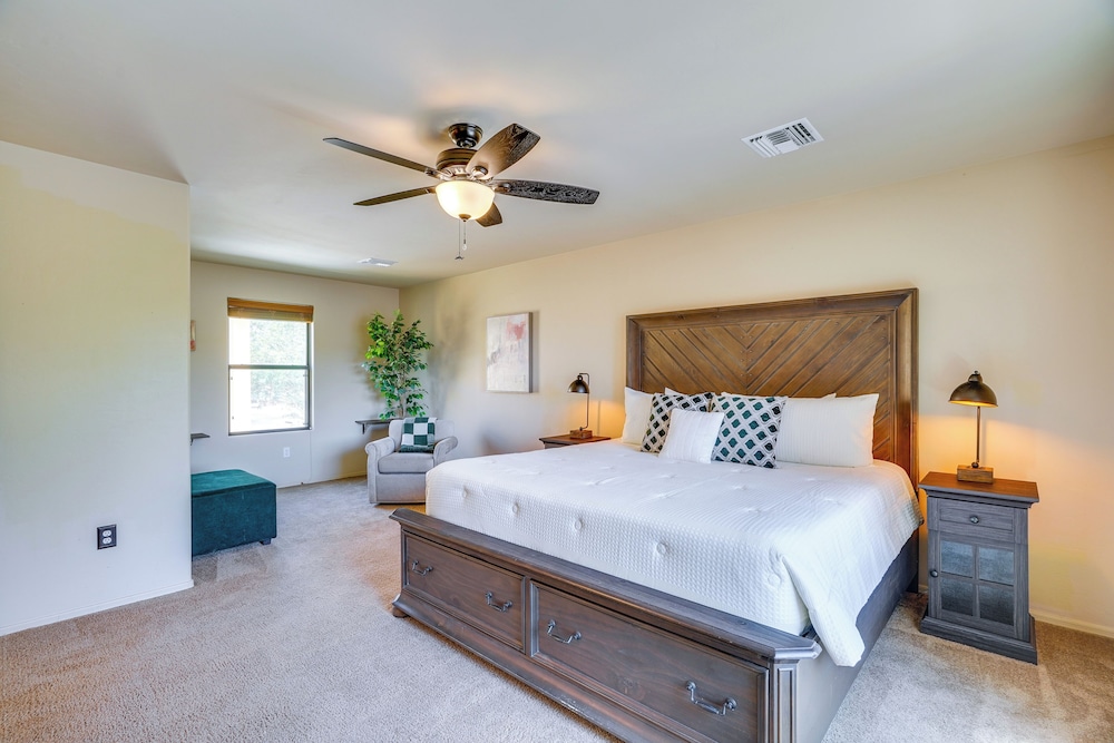 Southwestern Chic! Tucson Retreat w/ Private Patio