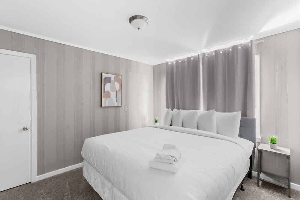 Broadmoor Bungalow - Both Units