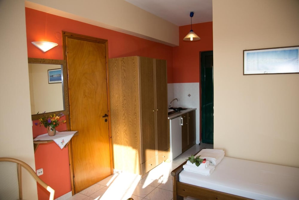 Almyros Studios & Apartments