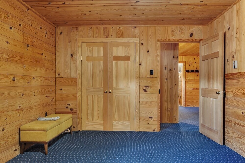 Pet-friendly 3BR Lake House Firepit + Pier
