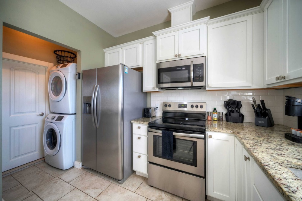 Ridley Retreat Community Pool, Mins to the Beach Corpus Christi + Port A