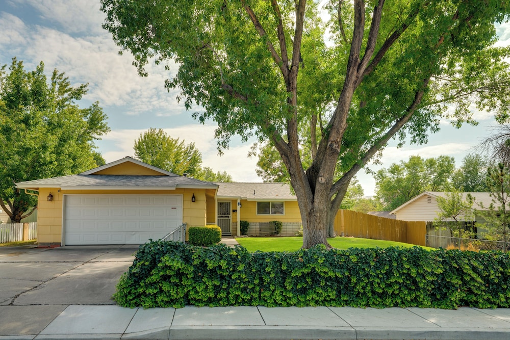 Quiet Home w/ Yard: 2 Mi to Mall & Sparks Marina!