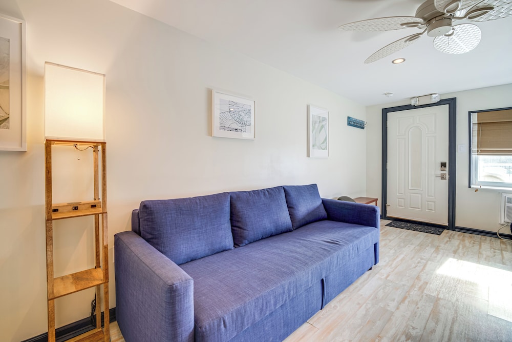 Half-block to Beach & Conventions: Wildwood Studio