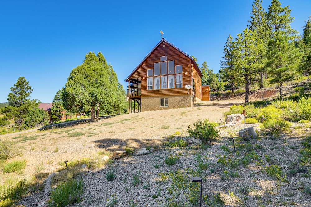 Luxe Cabin Retreat, Near Bryce & Zion Nat'l Parks!