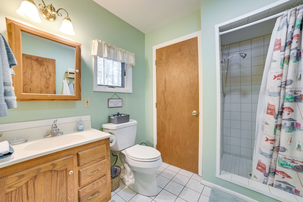 Steps to Lakefront: Dog-friendly Cabin in Levering