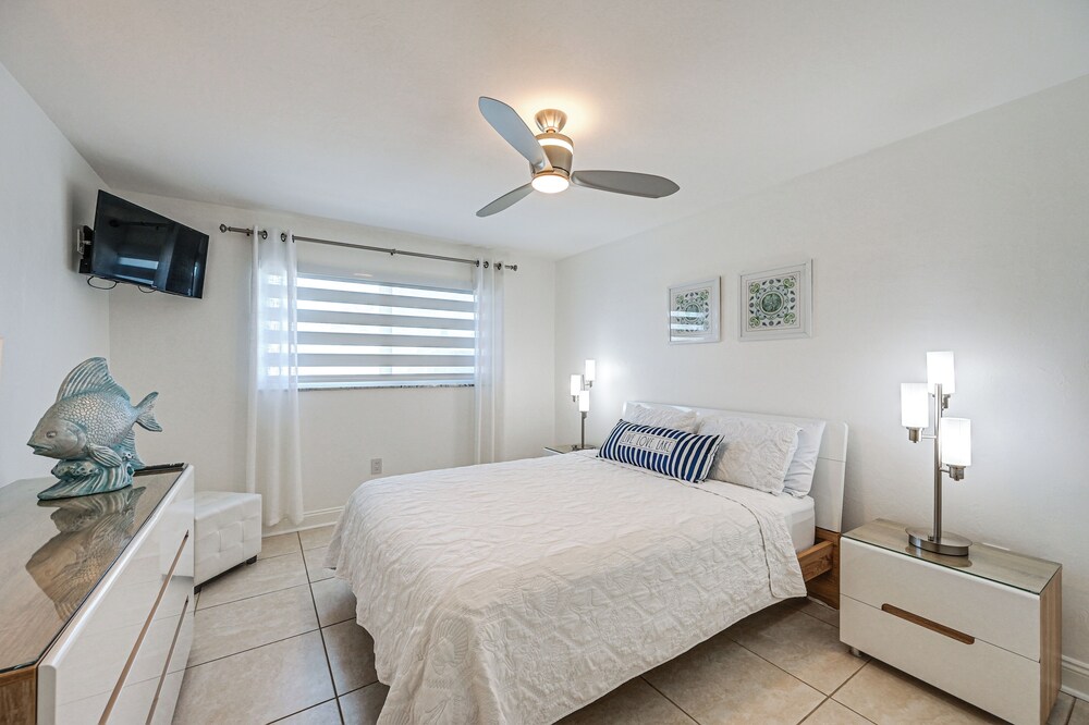 Outdoor Oasis: Marco Island Home Near Beaches