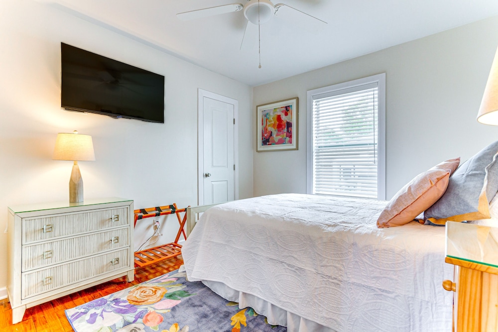 Pensacola Home w/ Covered Patio: 1 Mi to Downtown!