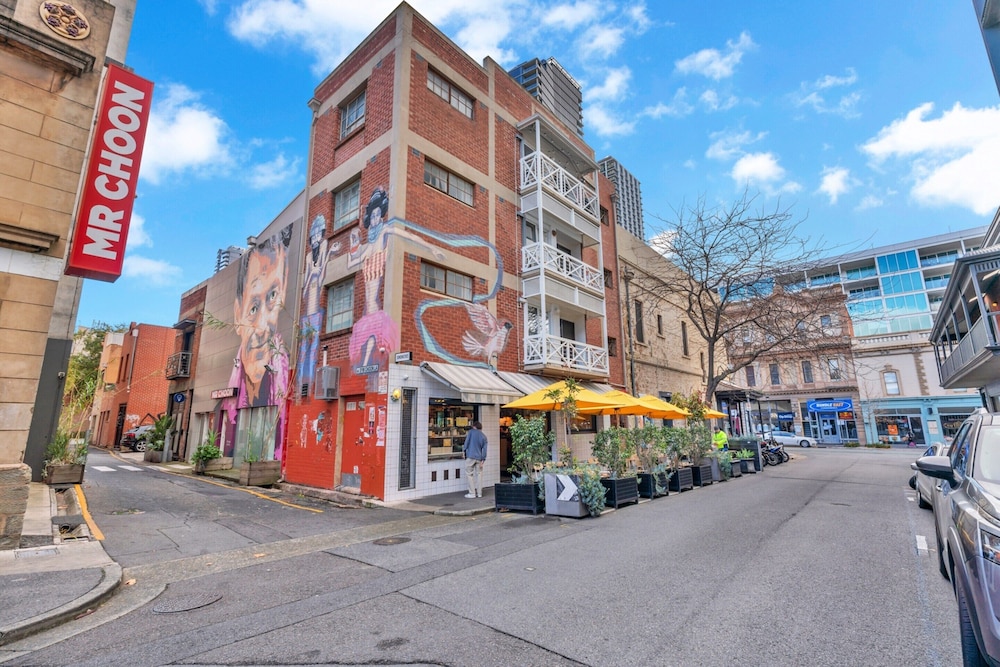 Bright 1-bed Unit With Balcony in Central Adelaide