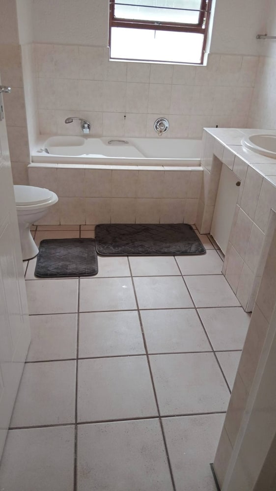 Ground flr 3bed Apartment Private Garden