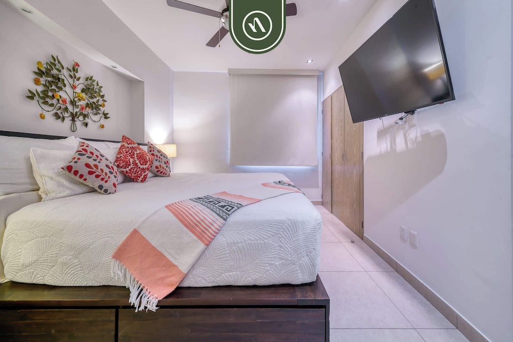 Amazing 1 BR Condo - Zona Romantica - Rooftop Pool