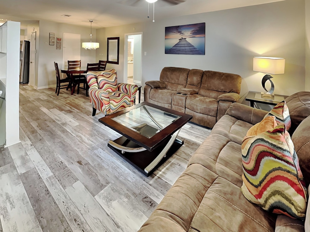 Pleasure Pier Retreat Manor by Ryson Vacation Rentals
