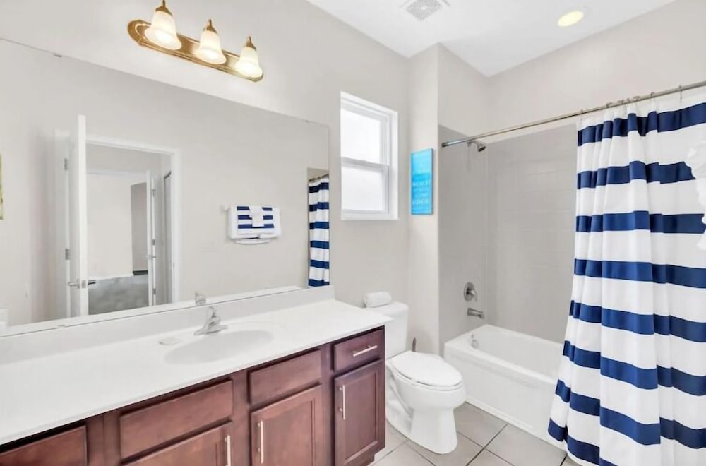 Stunner 6Br W/ South Pool, Lake View & Near Golf