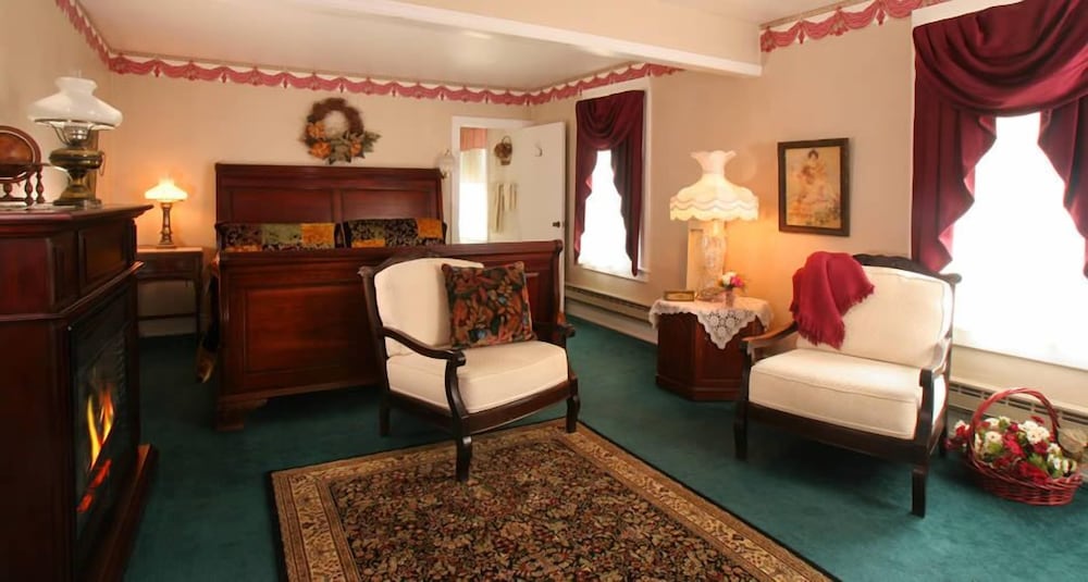 Crestmont Inn