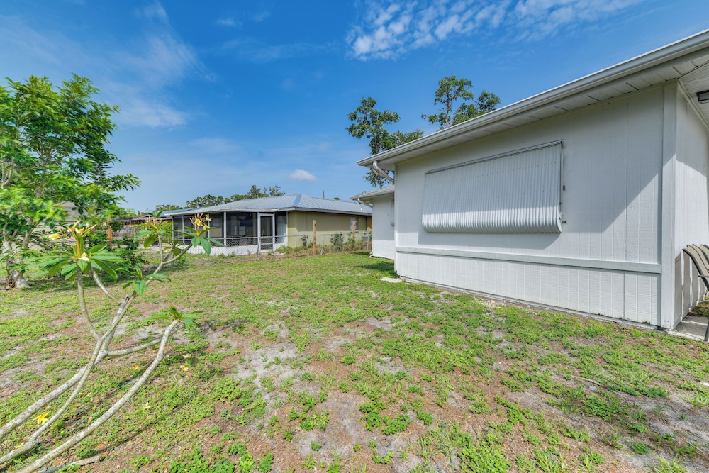7 Mi to Siesta Beach: Home w/ Furnished Patio!