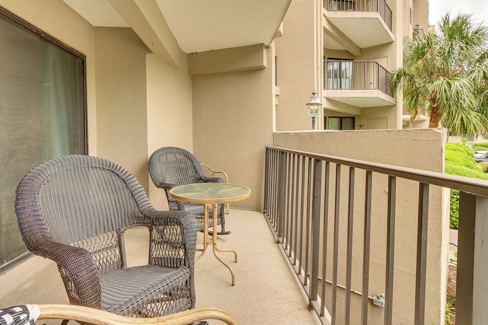 Easy Beach Access! Walkable Hilton Head Condo