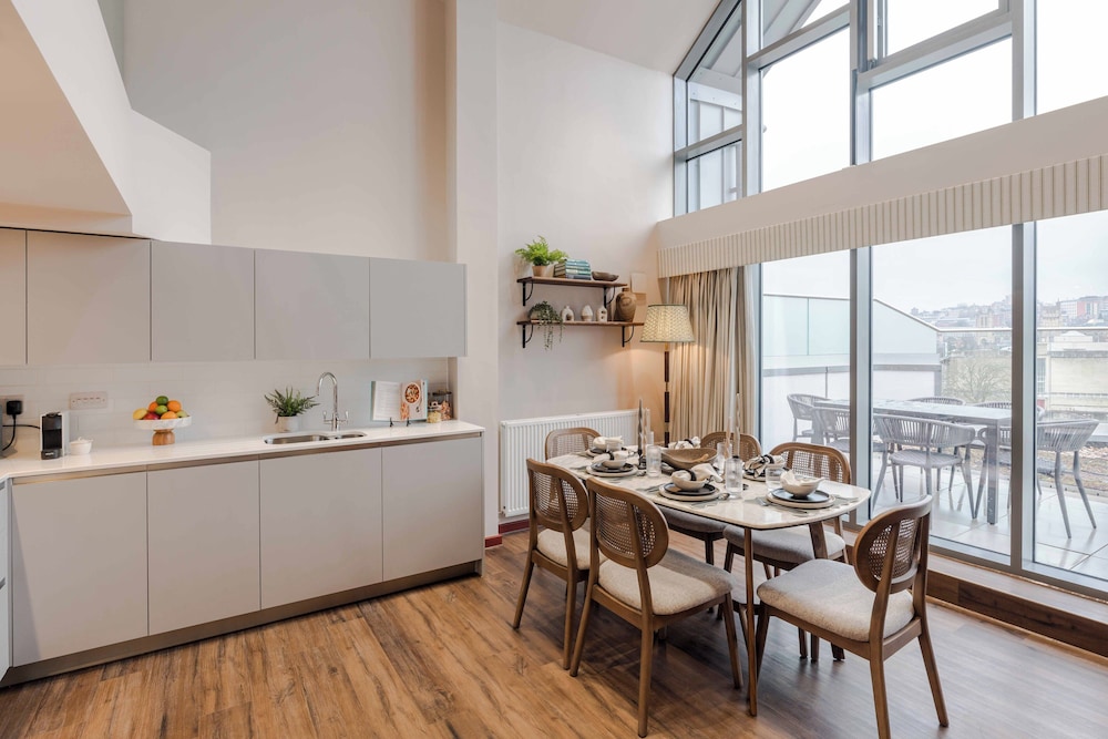 Waterside Living I Luxe Apartments