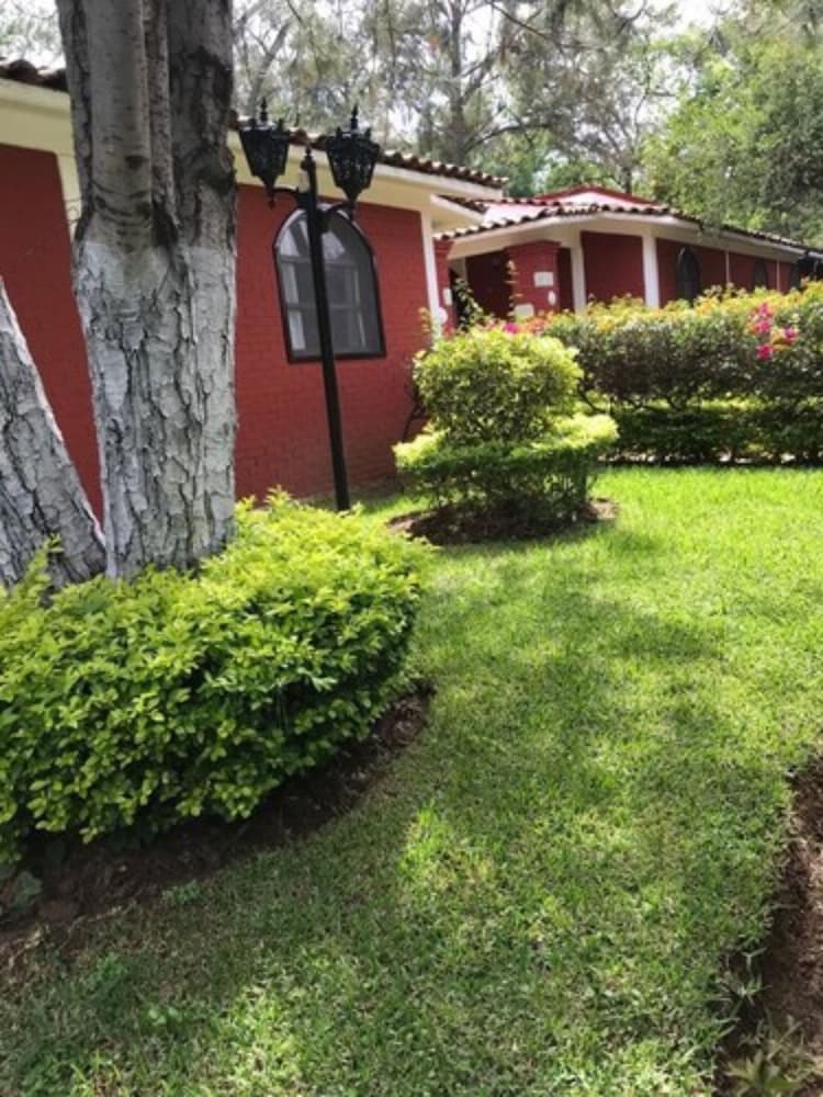 Hotel Bungalows La Huerta - Image 1