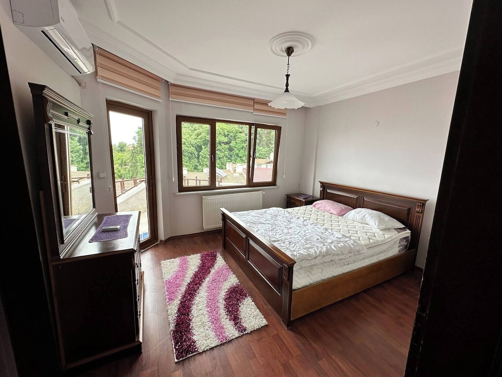 Peaceful Villa With Perfect View in the City Center view 5