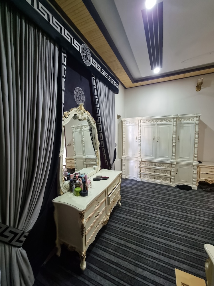 Impeccable 4-bed Villa in Gujrat