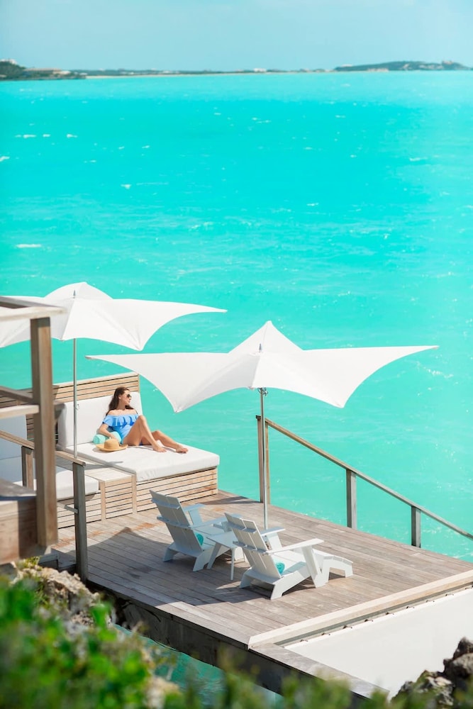 Luxurious Oceanfront Villa Infinity Pool Views
