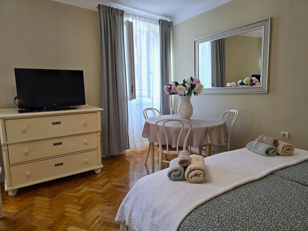 Two-Bedroom Apartment SEVEN