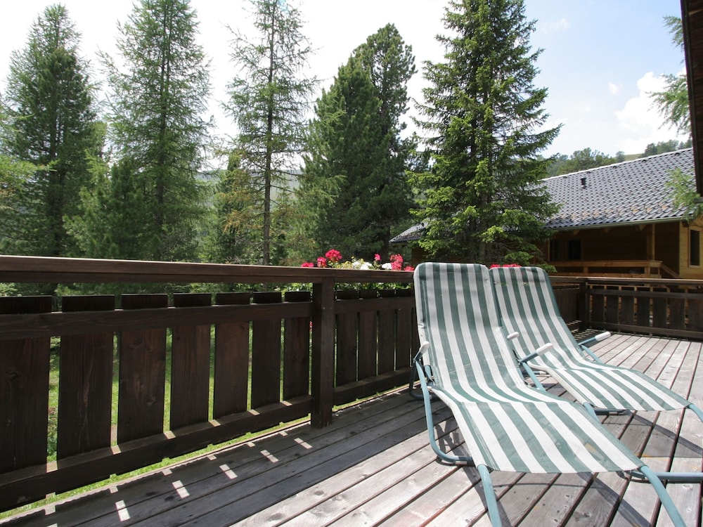 Sunlit Cabin With Jacuzzi in Turracherhohe