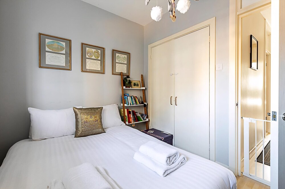 Stylish & Spacious 3-bed Home in Vibrant Bow