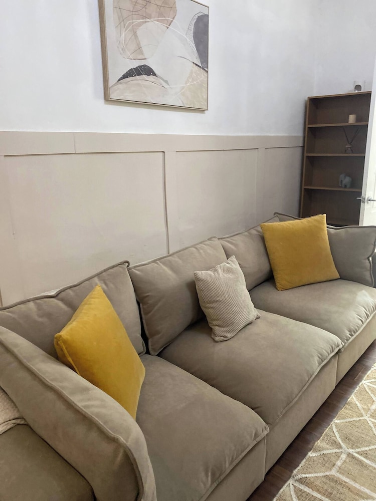 Modern Townhouse-free Parking-game Room-w-ifi
