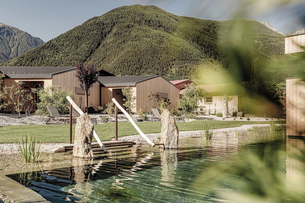Amolaris Garden Loges & Guesthouse