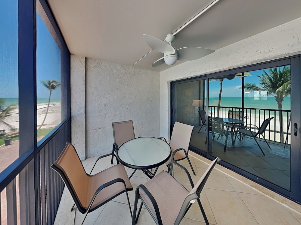 Seaside 2 by Distinctive Beach Rentals
