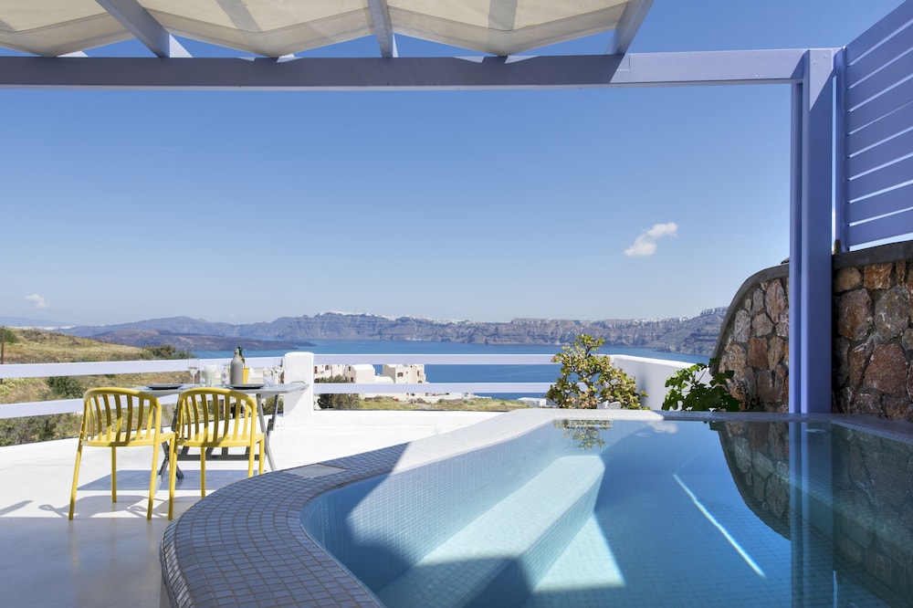 Earino Suites & Villas