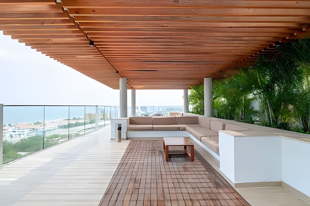 808 Martinique