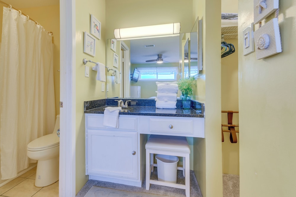 Access to 4 Pools: Oceanfront Orange Beach Condo