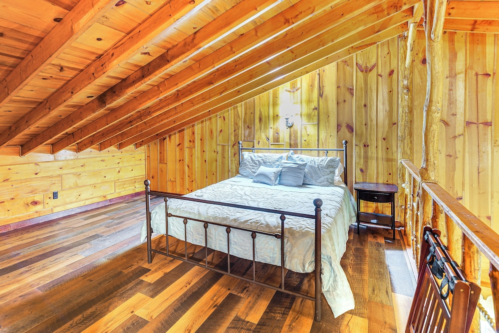 Secluded Lodge Stay: Day Trip to Audra State Park!
