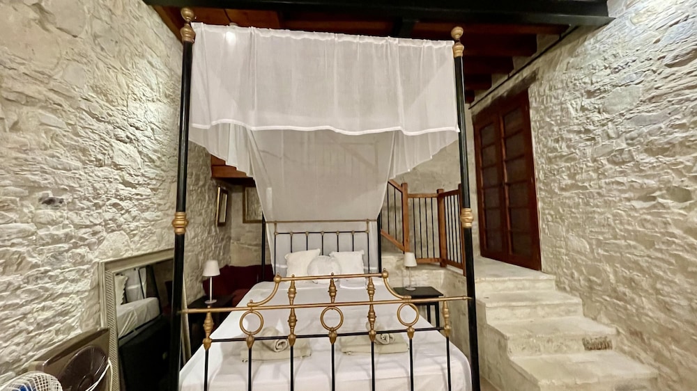 Juliet Suite Studio in Dhoros
