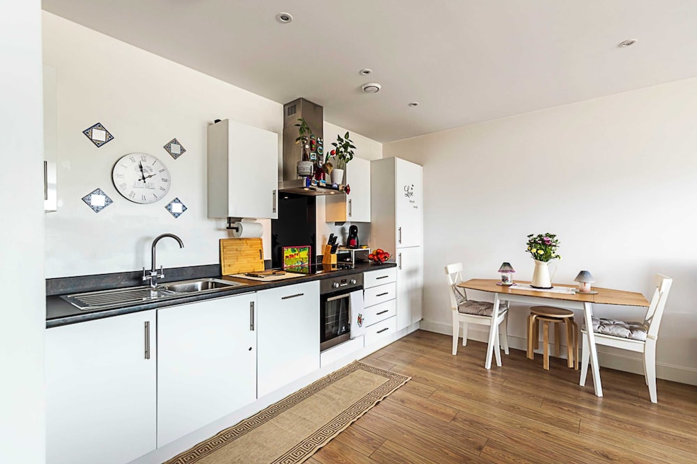 Stylish Canary Wharf Retreat For 2