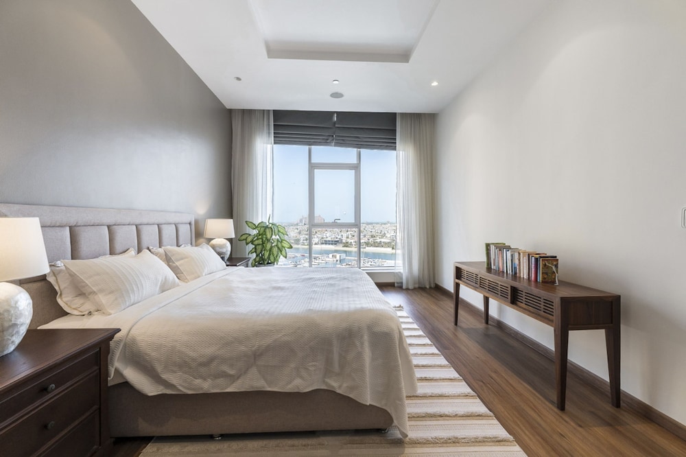Emerald at Tiara Beach Residences With Atlantis Views
