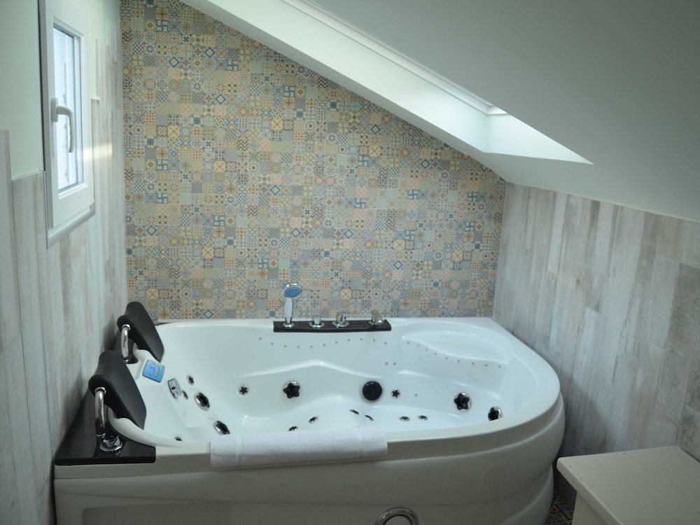 Akla Hotel Suites Santillana