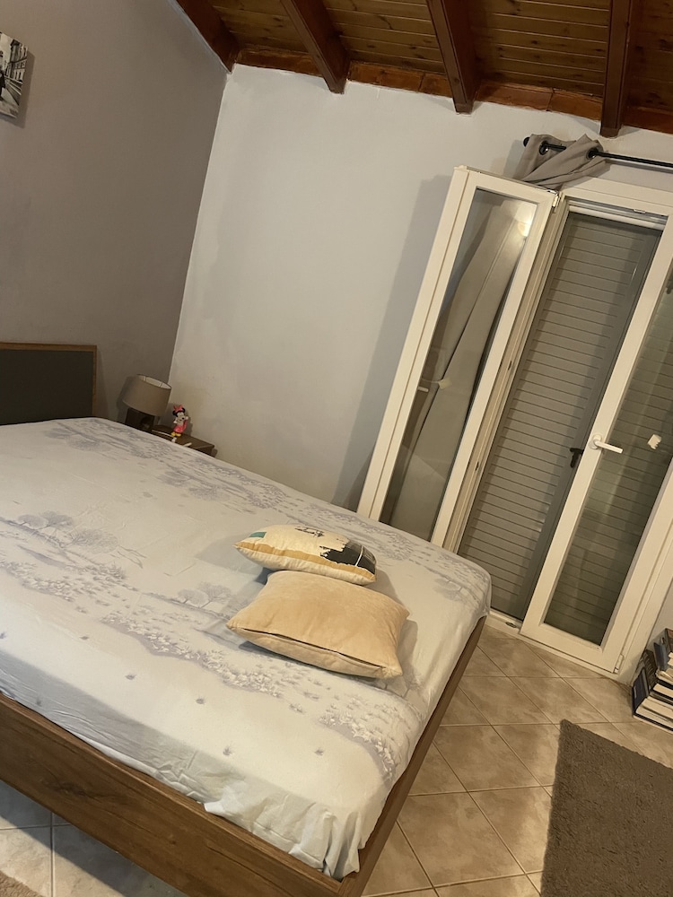 Remarkable 1-bed House Corfu photo 2