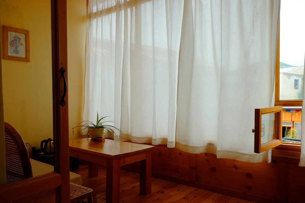 Huksum House