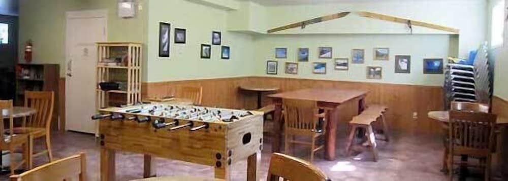 Castle Mountain Ski Lodge - Hostel